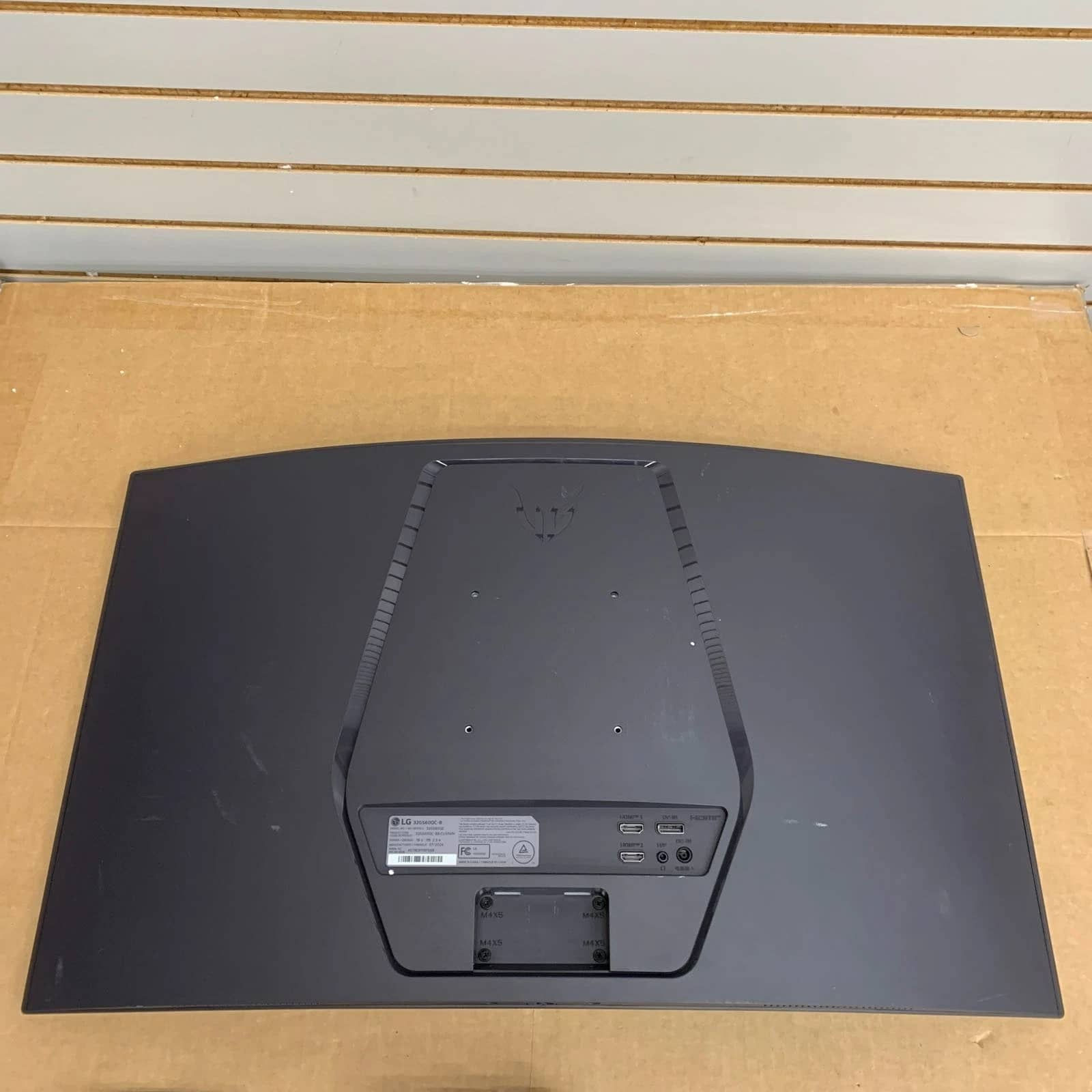 LG 32GS60QC-B Monitors New