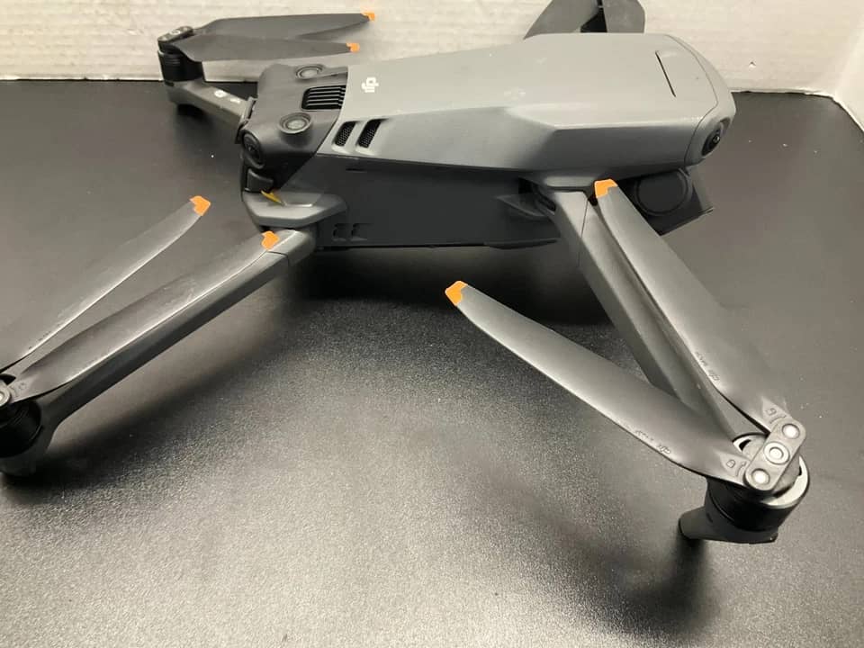 DJI Mavic 3 Classic Quadcopters & Multirotors For parts or not working