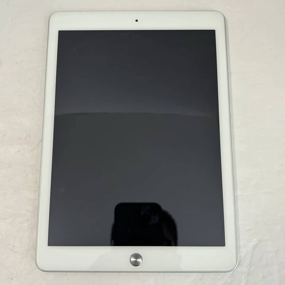 Apple iPad 5 Tablets Silver 32GB Used - Good 9.7"