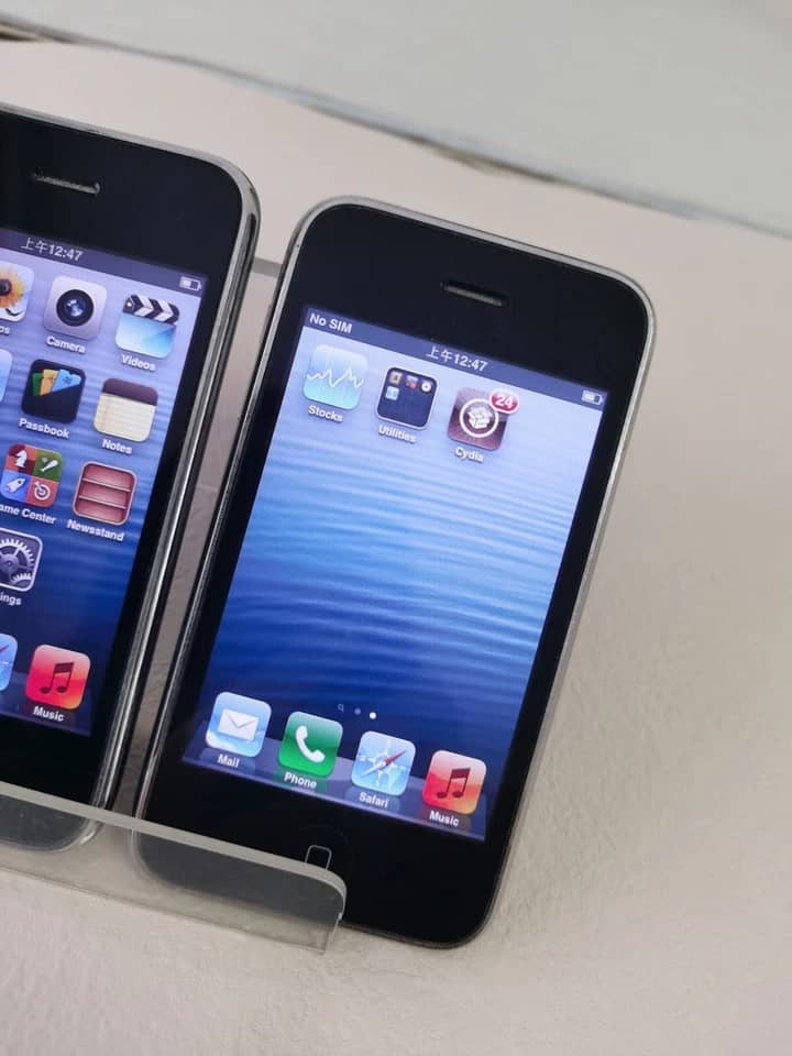 Apple iPhone 3GS Cell Phones Black 32GB Locked New