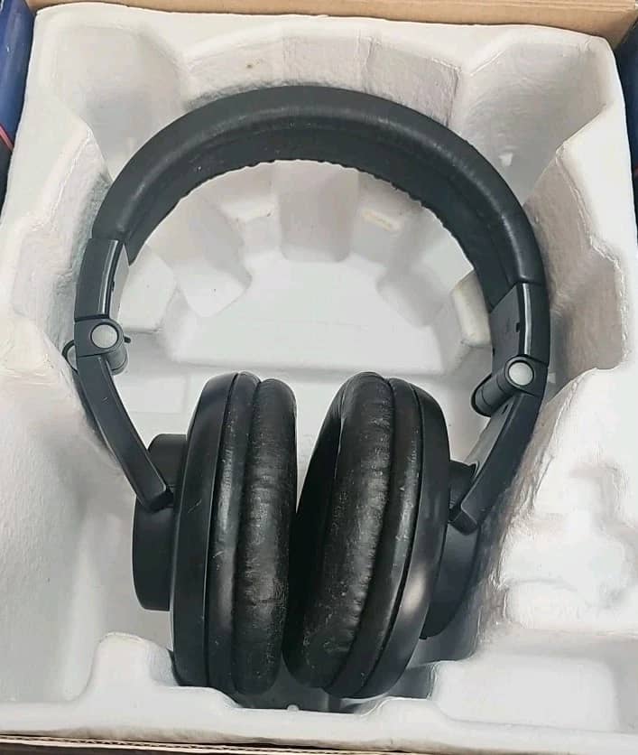 Shure SRH440 Headphones & Earbuds Black New