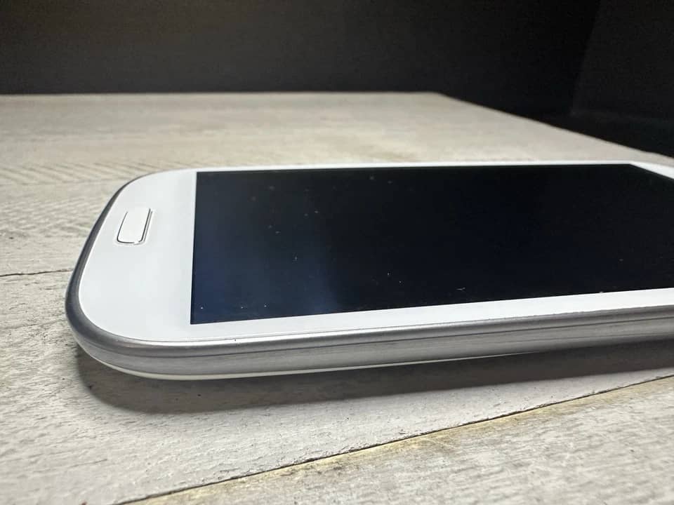 Samsung Galaxy S III Cell Phones White 16GB Unlocked New