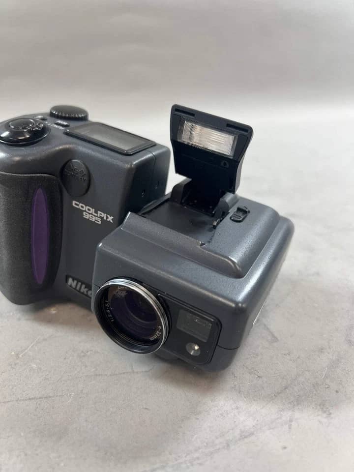 Nikon COOLPIX 995 Digital Cameras Black New