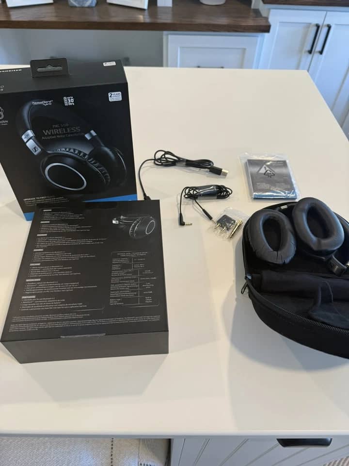 Sennheiser PXC 550 Headphones & Earbuds Black Refurbished - Excellent