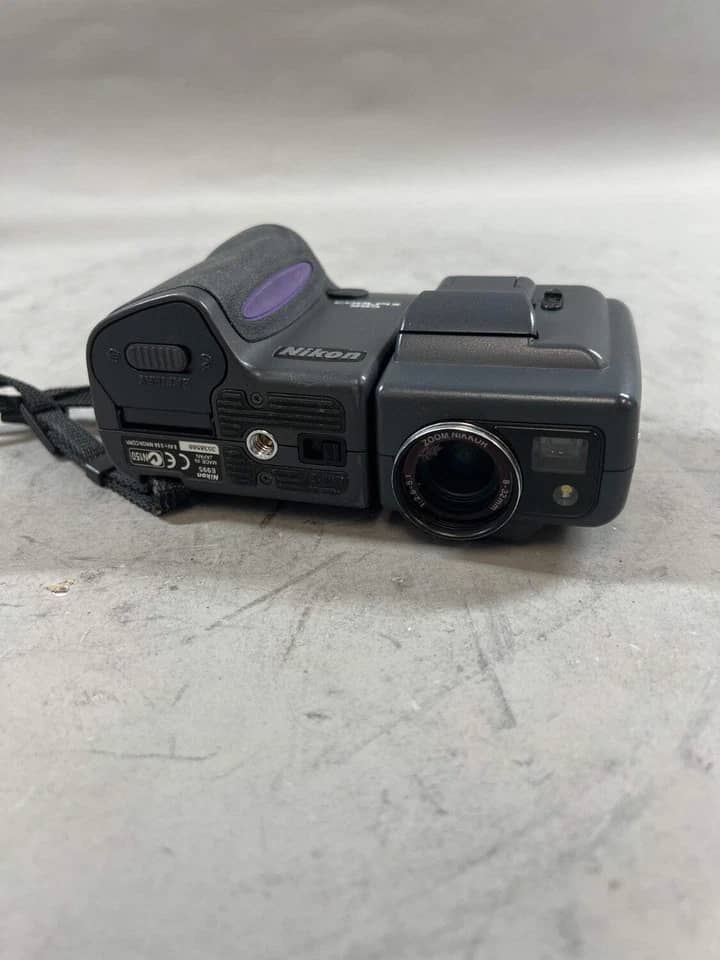 Nikon COOLPIX 995 Digital Cameras Black New