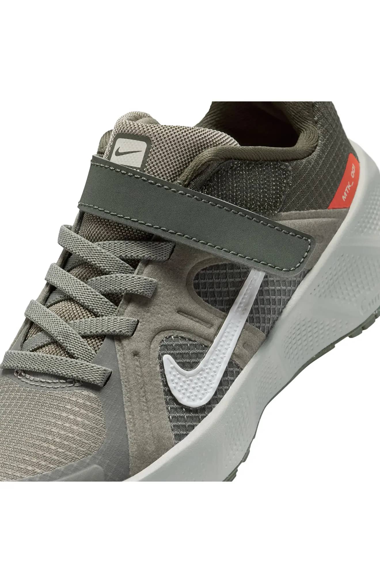 Nike Metro Tek Sneaker White Full Size Run New