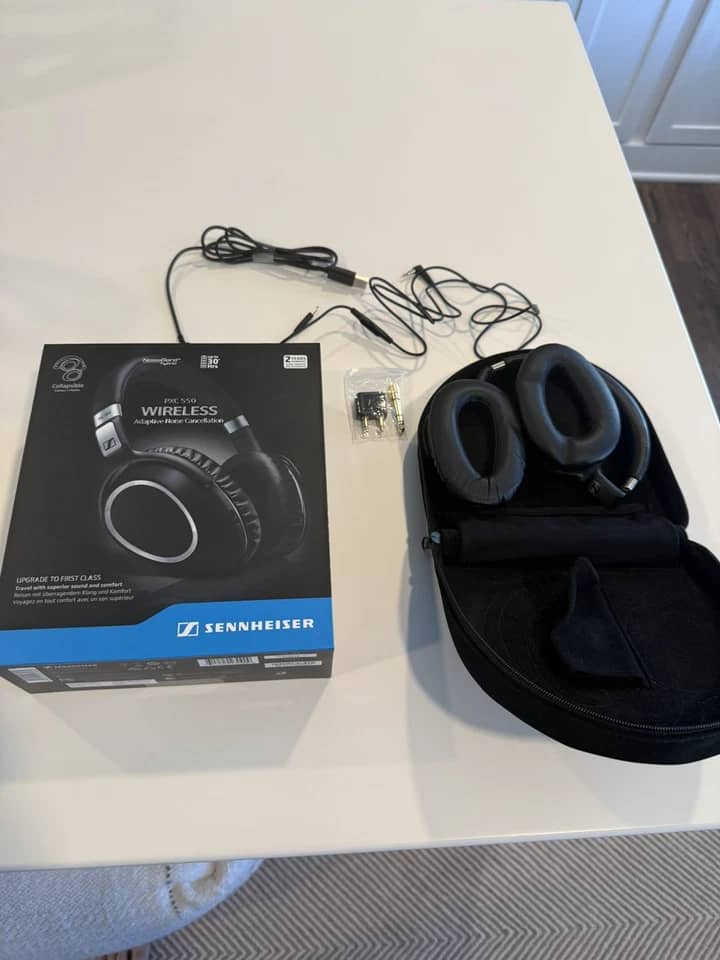 Sennheiser PXC 550 Headphones & Earbuds Black Refurbished - Excellent