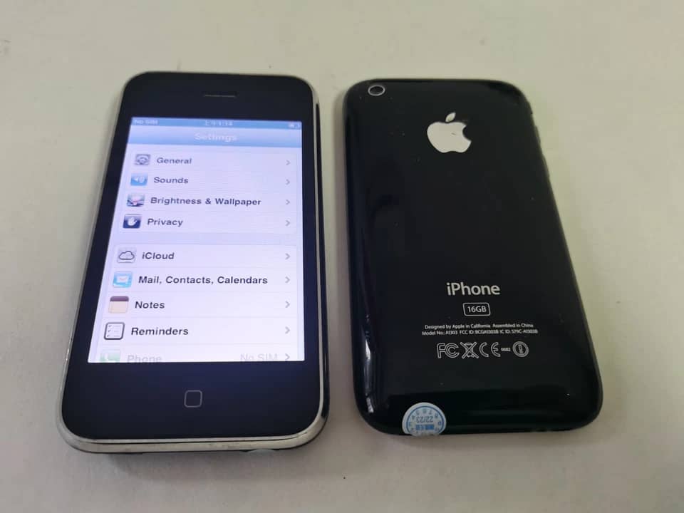 Apple iPhone 3GS Cell Phones Black 32GB Locked New