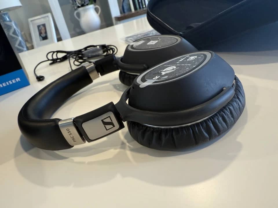 Sennheiser PXC 550 Headphones & Earbuds Black Refurbished - Excellent
