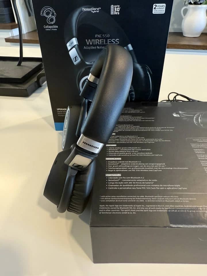Sennheiser PXC 550 Headphones & Earbuds Black Refurbished - Excellent