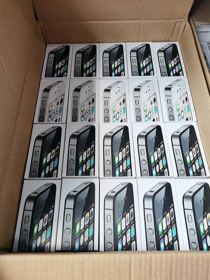 Apple iPhone 4 Cell Phones Black 16GB Unlocked New