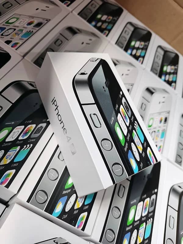 Apple iPhone 4 Cell Phones Black 16GB Unlocked New
