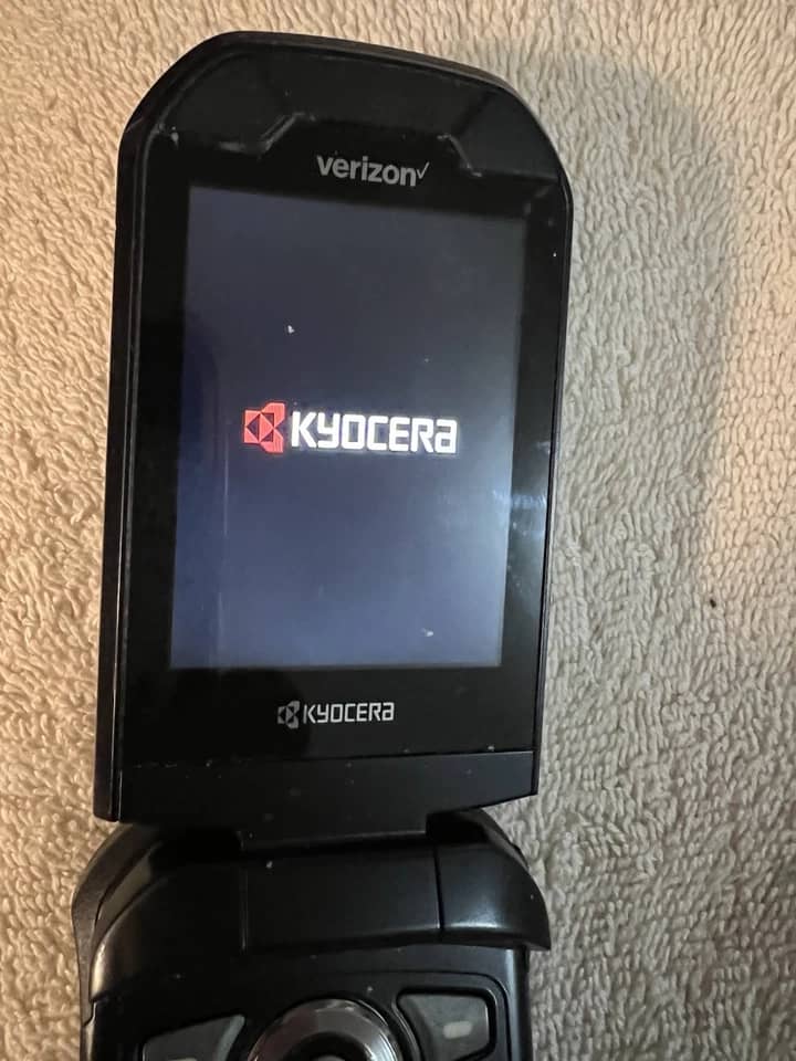Kyocera DuraXV Extreme Cell Phones Black 16GB Verizon Used - Like New