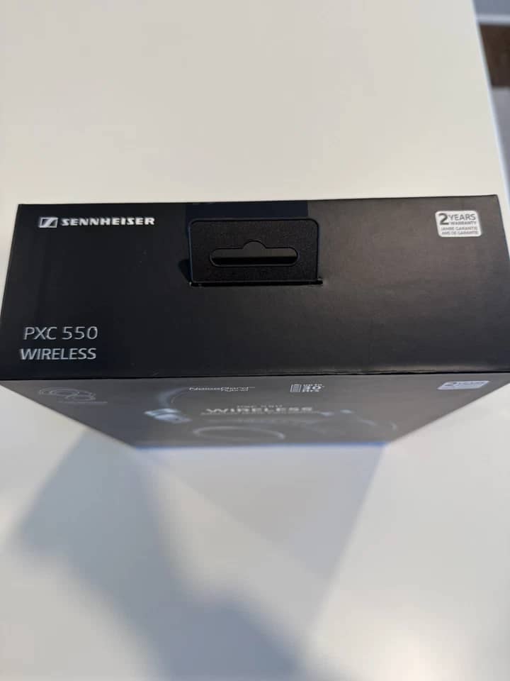 Sennheiser PXC 550 Headphones & Earbuds Black Refurbished - Excellent