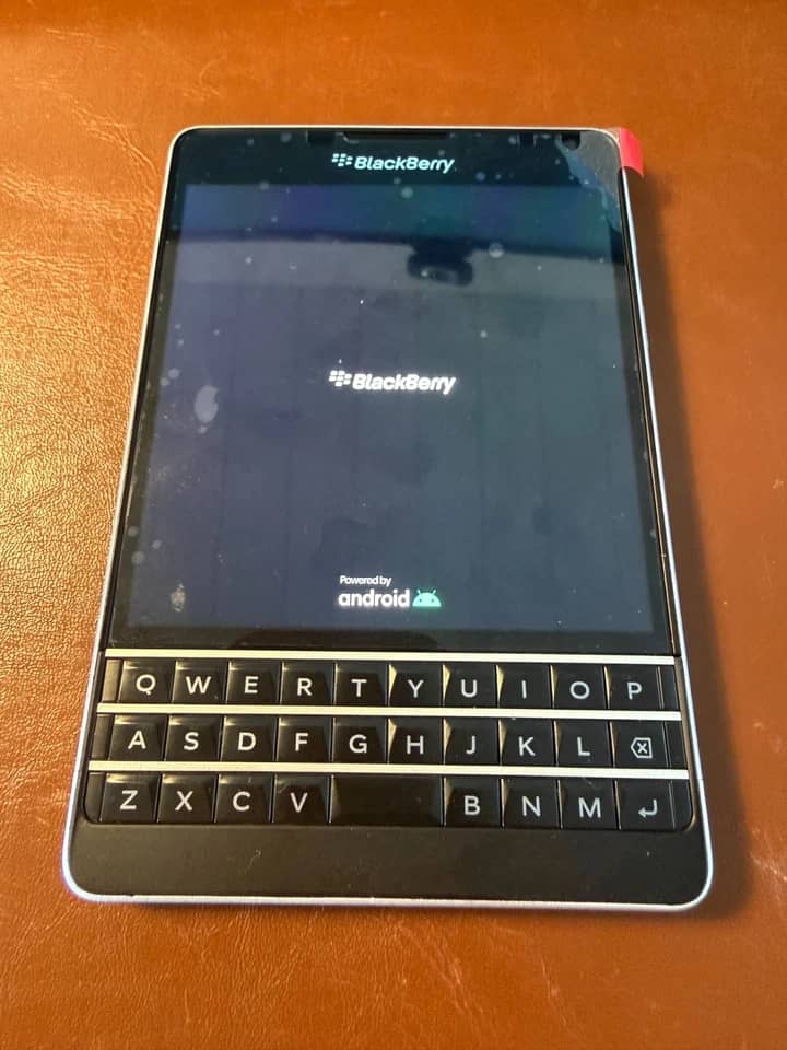 BlackBerry Passport Cell Phones White 32GB Unlocked New