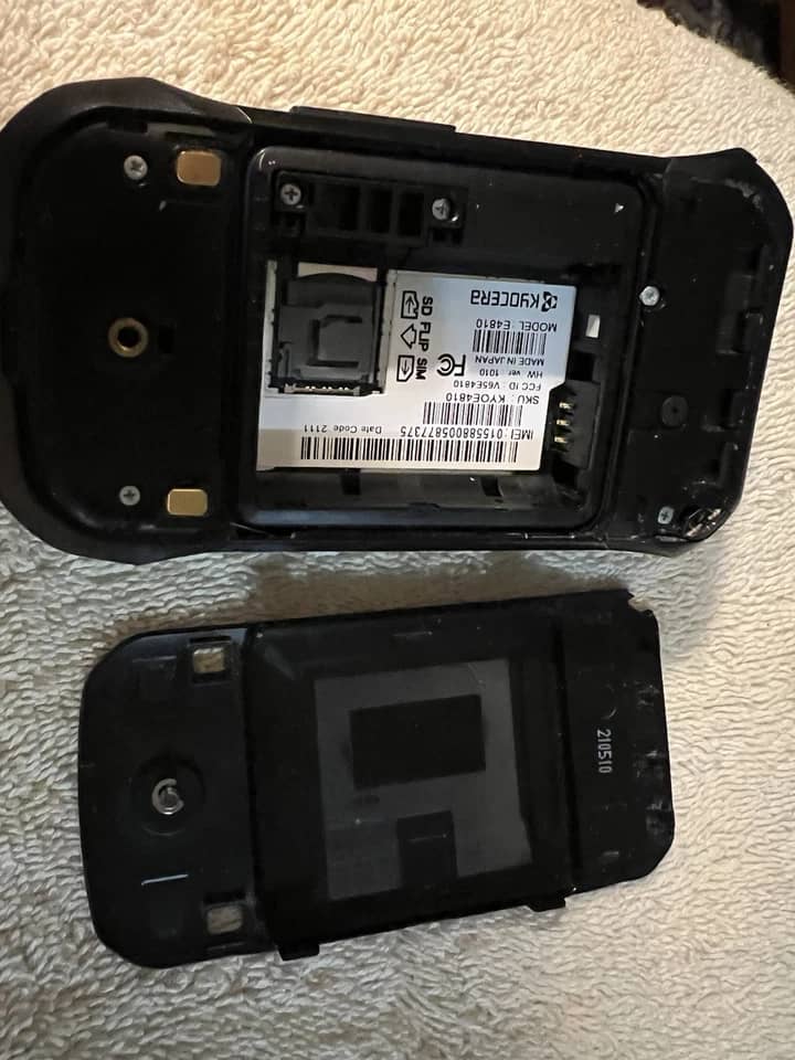 Kyocera DuraXV Extreme Cell Phones Black 16GB Verizon Used - Like New