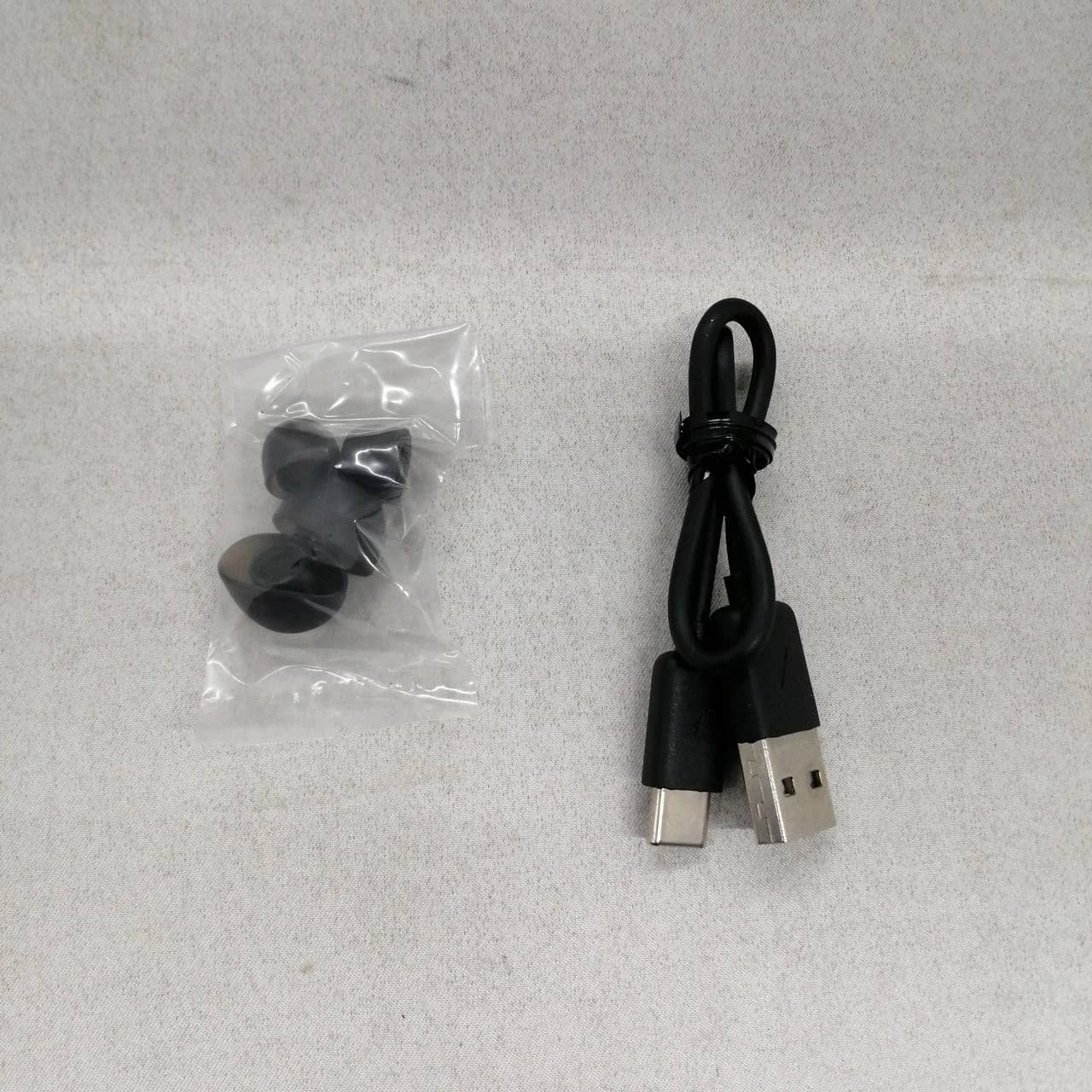 Harman Kardon HKFLYTWSBLKAM Headphones & Earbuds Black New