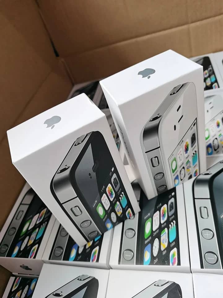 Apple iPhone 4 Cell Phones Black 16GB Unlocked New