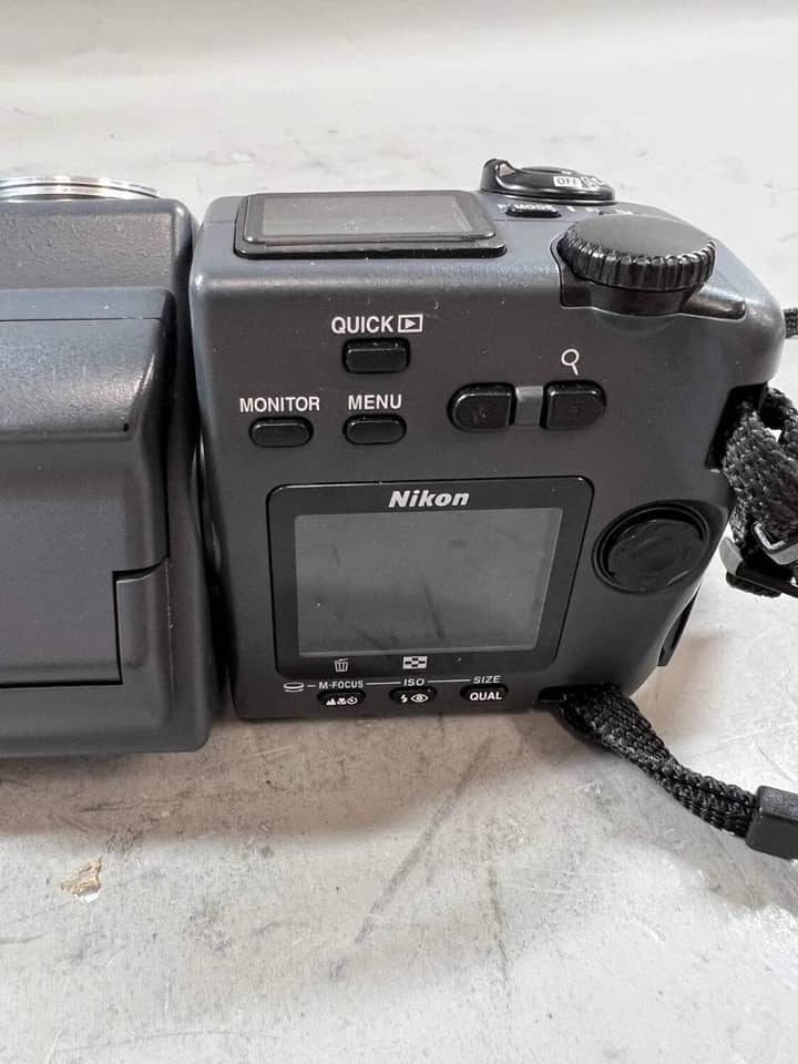 Nikon COOLPIX 995 Digital Cameras Black New