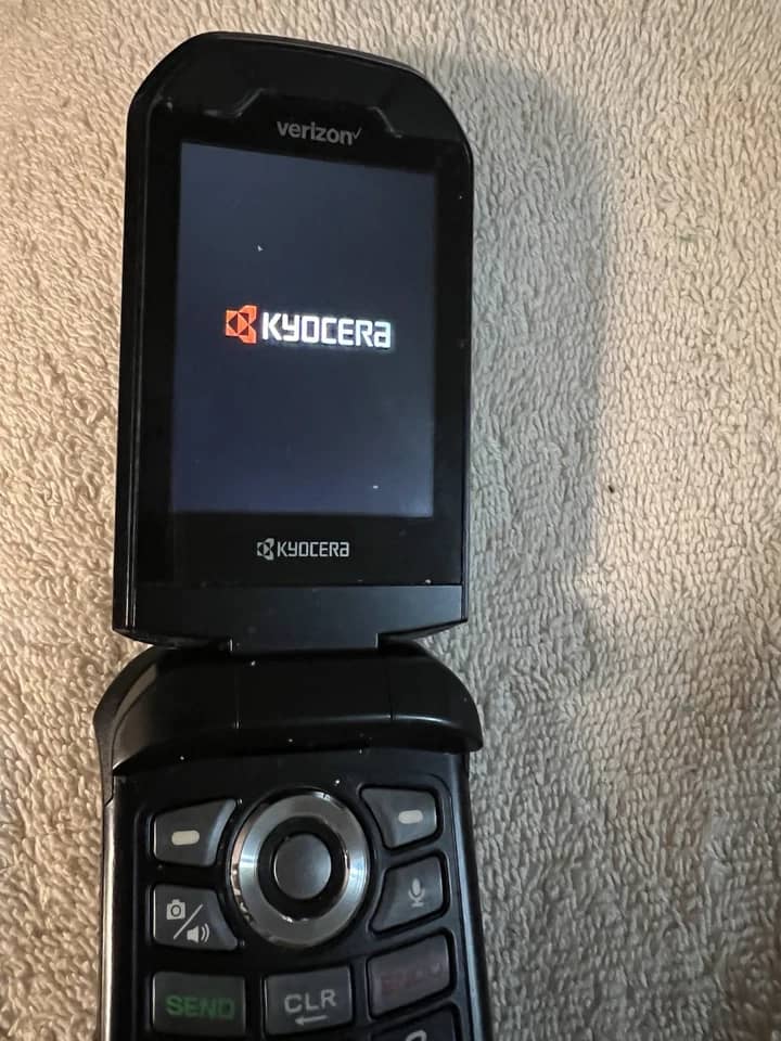 Kyocera DuraXV Extreme Cell Phones Black 16GB Verizon Used - Like New