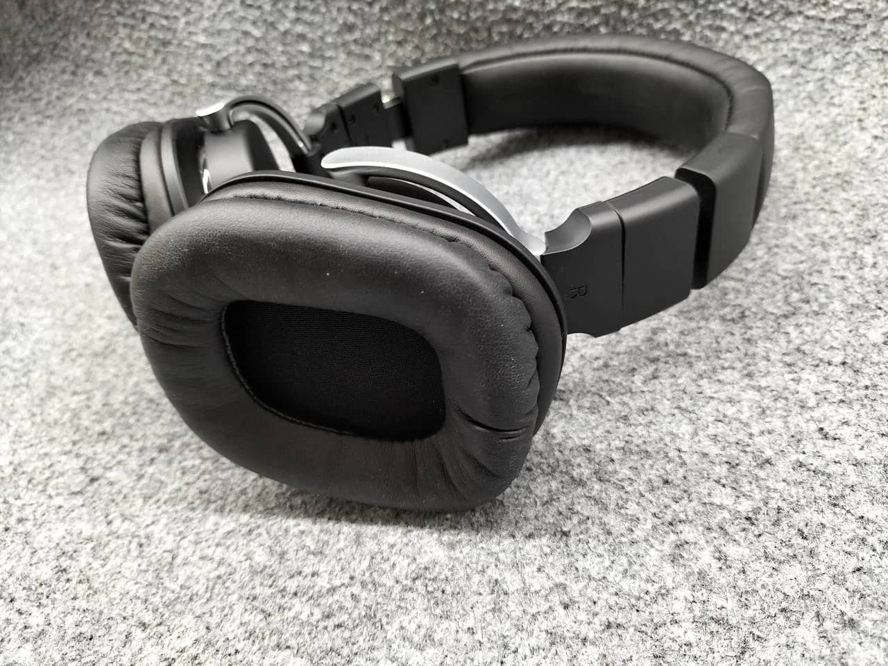 Yamaha HPH-MT8 Headphones & Earbuds Black New