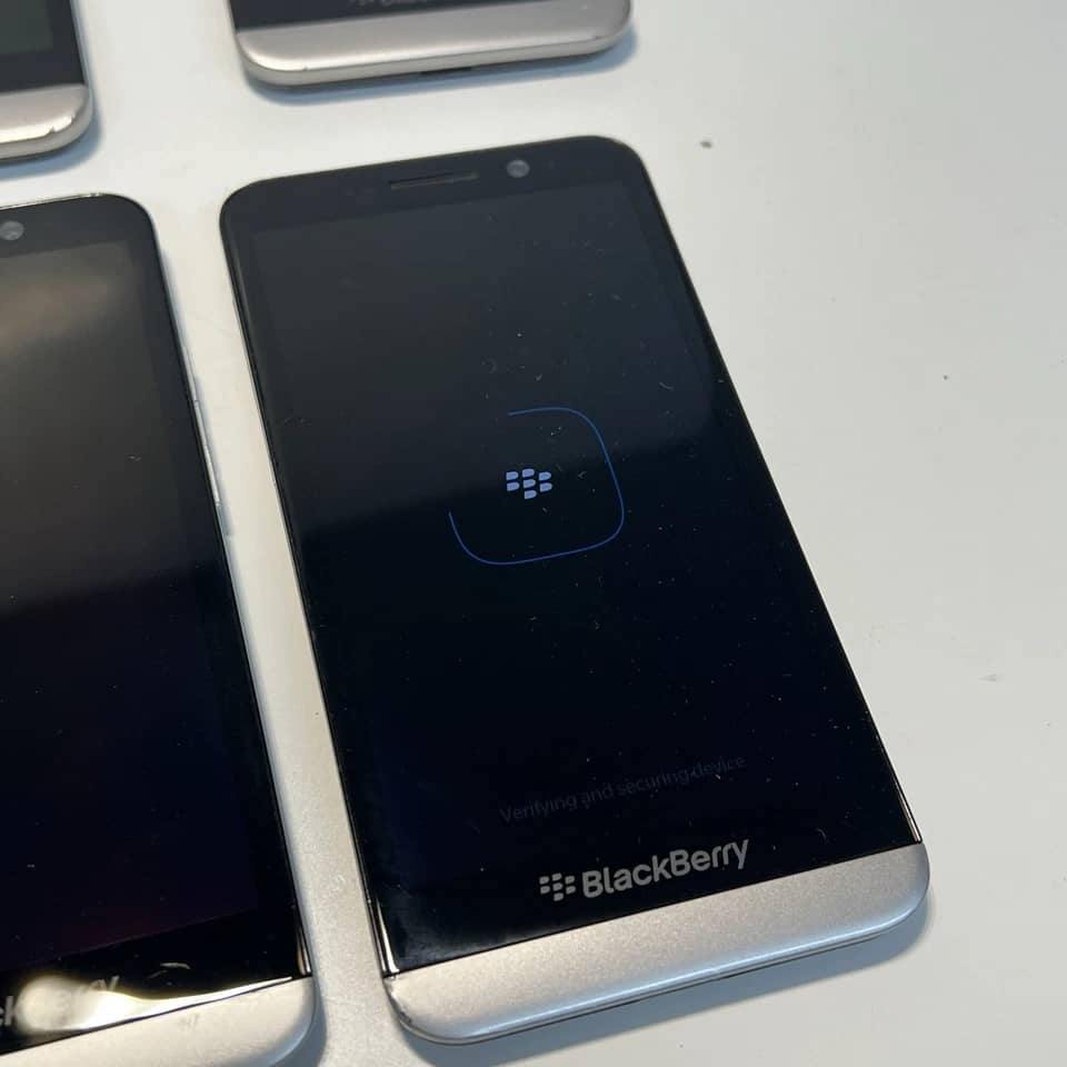 BlackBerry Z30 Cell Phones 16GB Unlocked New
