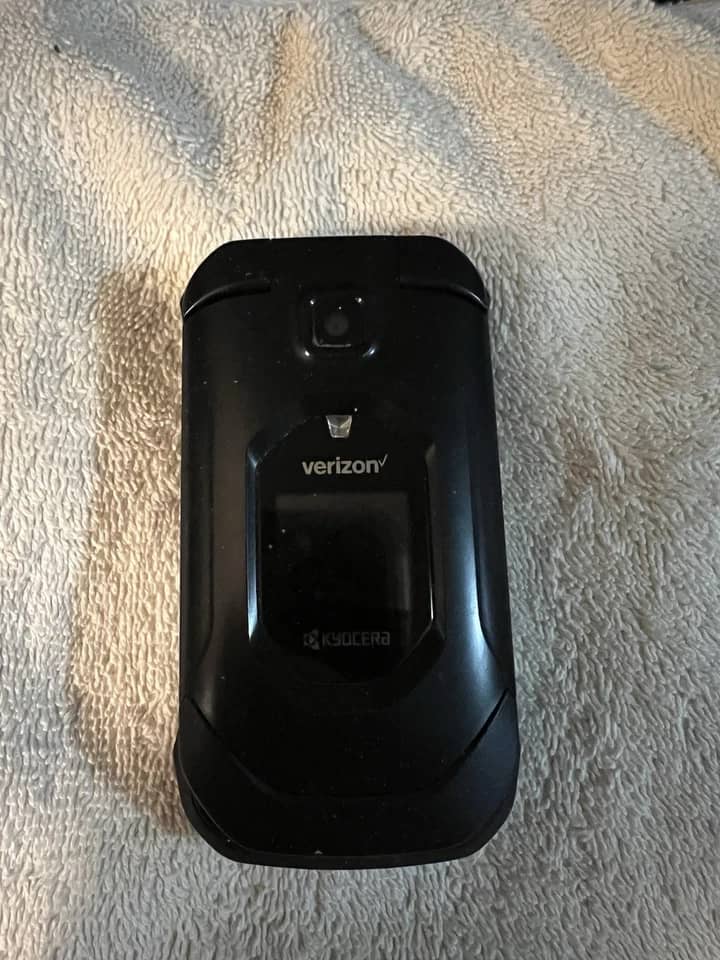 Kyocera DuraXV Extreme Cell Phones Black 16GB Verizon Used - Like New