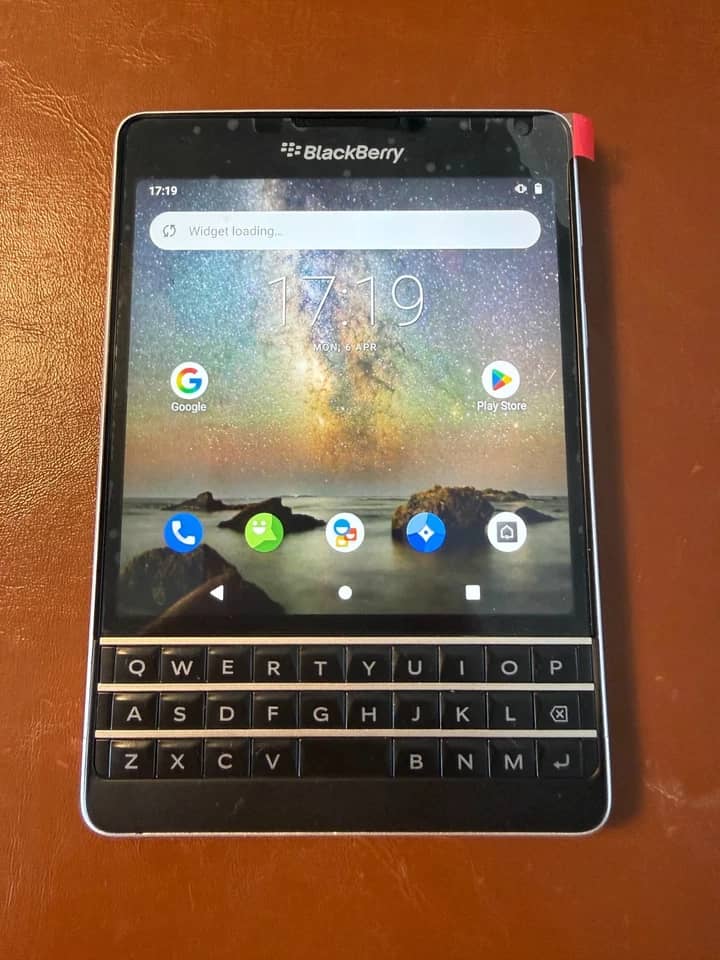 BlackBerry Passport Cell Phones White 32GB Unlocked New