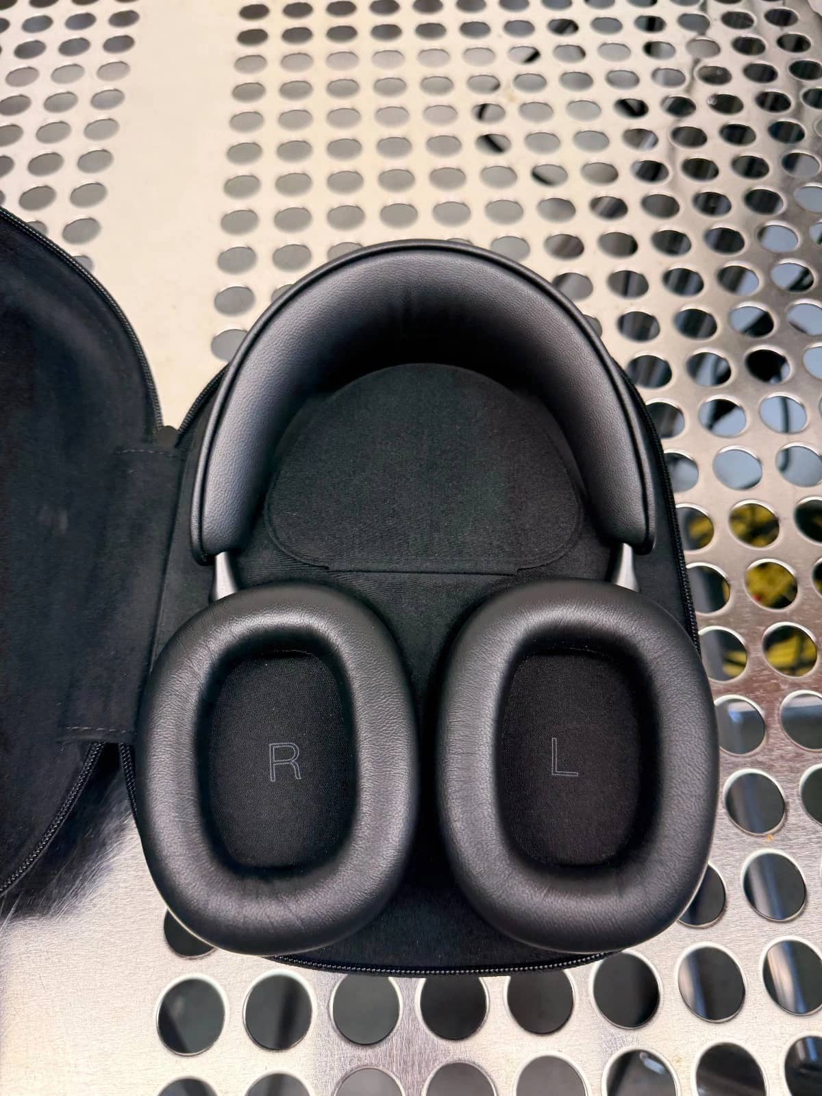 Bowers & Wilkins Px8 S2 Headphones & Earbuds Tan New