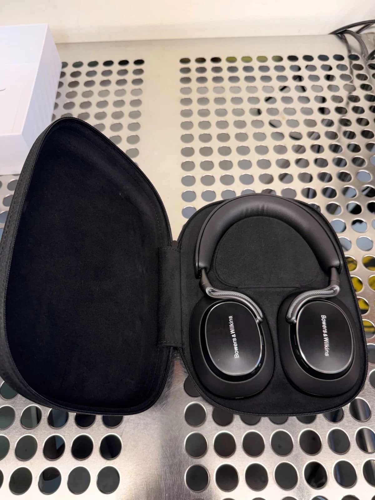 Bowers & Wilkins Px8 S2 Headphones & Earbuds Tan New