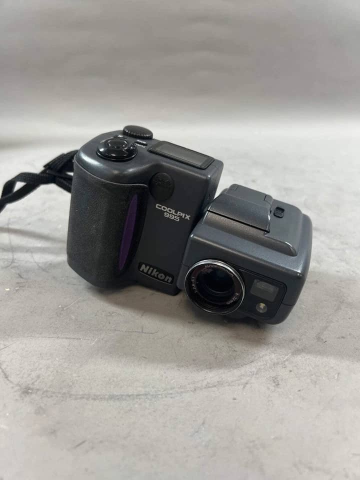 Nikon COOLPIX 995 Digital Cameras Black New