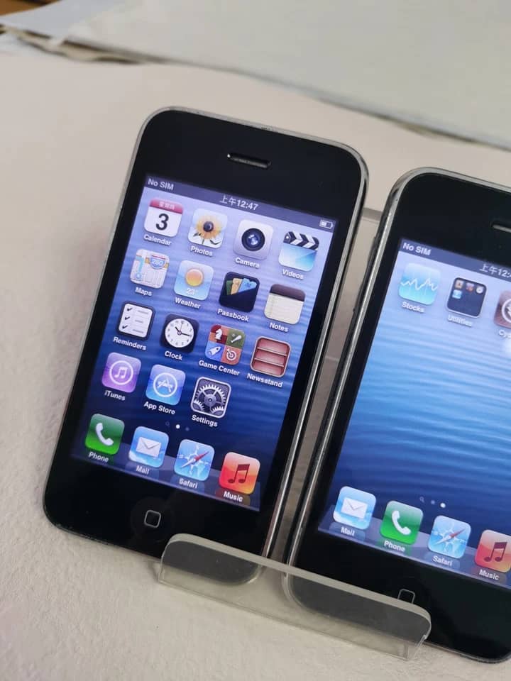 Apple iPhone 3GS Cell Phones Black 32GB Locked New