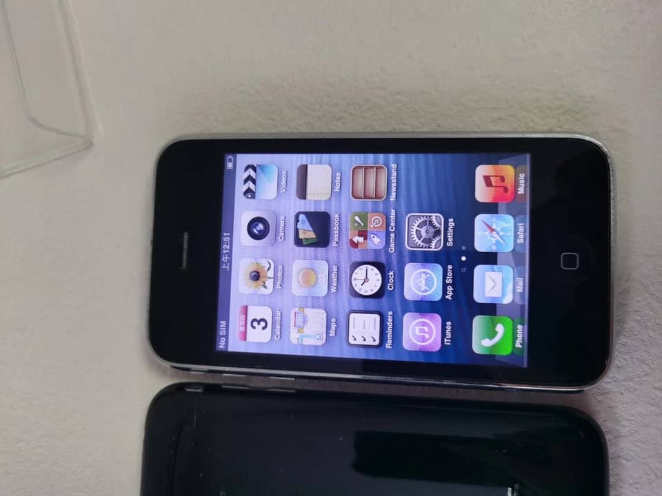 Apple iPhone 3GS Cell Phones Black 32GB Locked New
