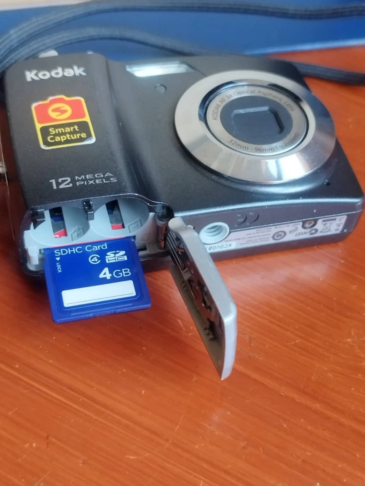 Kodak c182 Digital Cameras Purple Body Only New