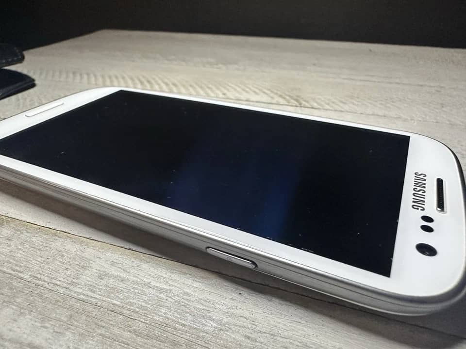 Samsung Galaxy S III Cell Phones White 16GB Unlocked New