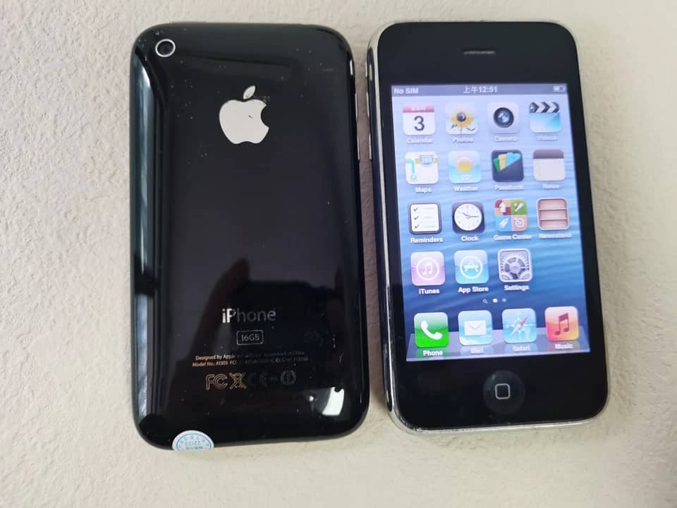 Apple iPhone 3GS Cell Phones Black 32GB Locked New