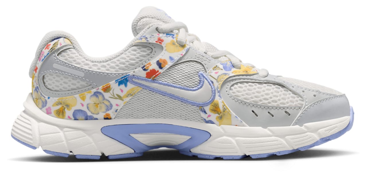 Nike V5 RNR SE FL Sneaker White 4.5 New
