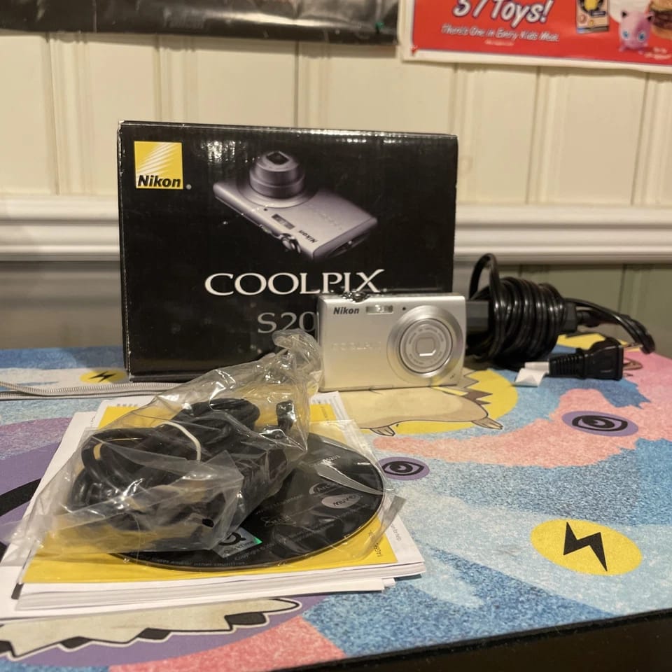 Nikon COOLPIX S203 Digital Cameras Red New Body Only