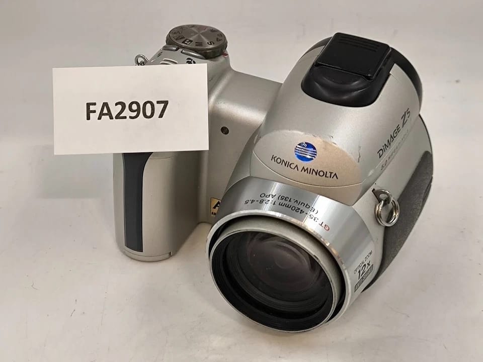 Minolta DiMAGE Z5 Digital Cameras