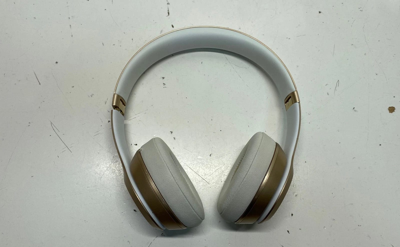 Beats Solo³ Headphones & Earbuds Silver Refurbished - Excellent