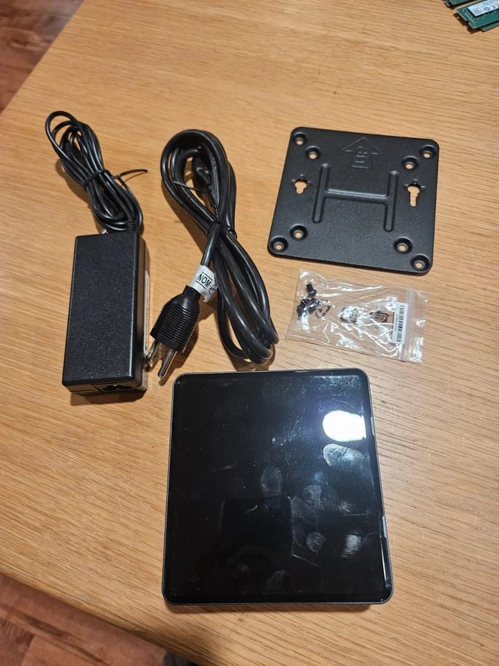 Intel BOXNUC8I5BEK1 Computers New