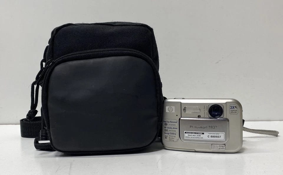 HP r837 Digital Cameras Silver New Body Only