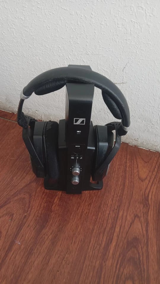 Sennheiser RS 195 Headphones & Earbuds Black New