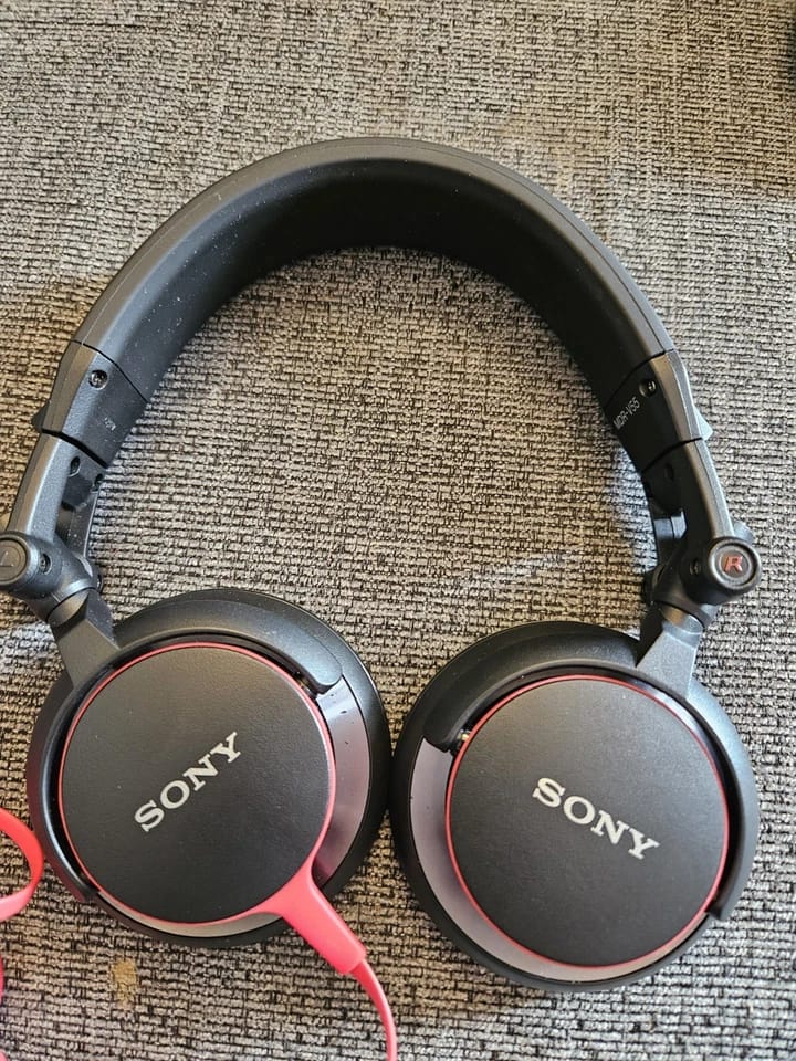 Sony MDR-V55 Headphones & Earbuds White New