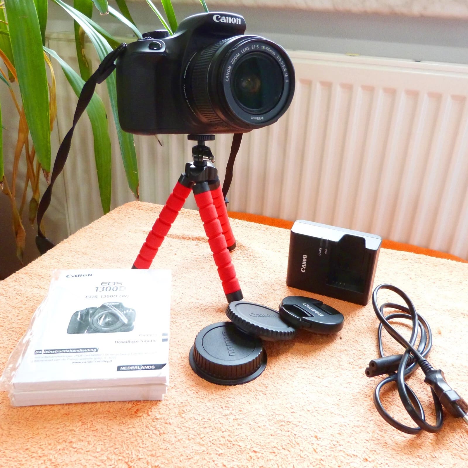 Canon 1300D Digital Cameras Black Used - Good