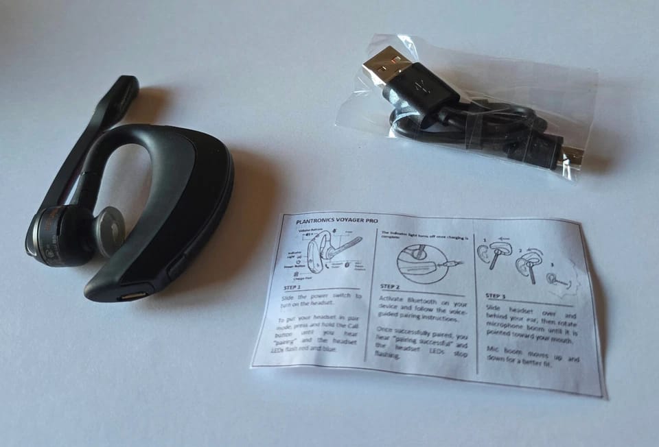 Plantronics Voyager PRO Headphones & Earbuds Black New