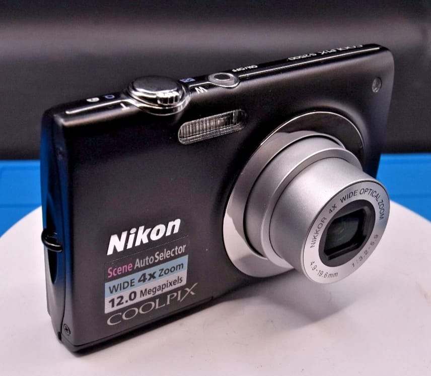 Nikon COOLPIX 2500 Digital Cameras Silver Used - Good Body Only