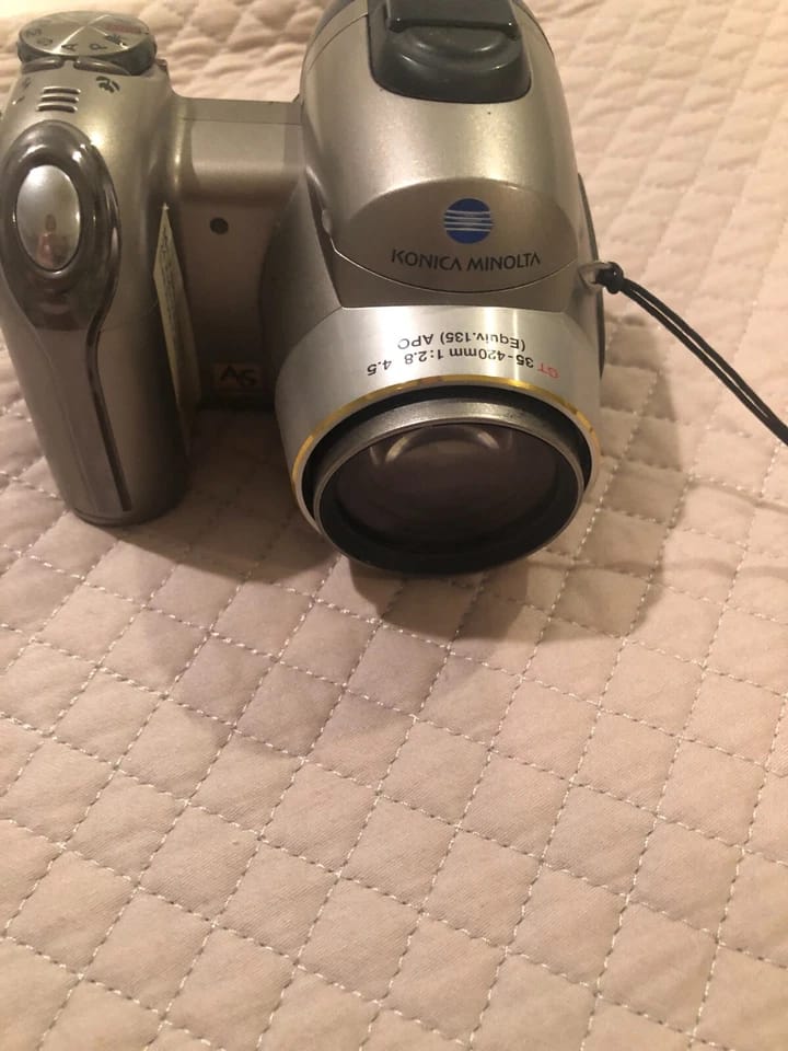 Minolta DiMAGE Z6 Digital Cameras