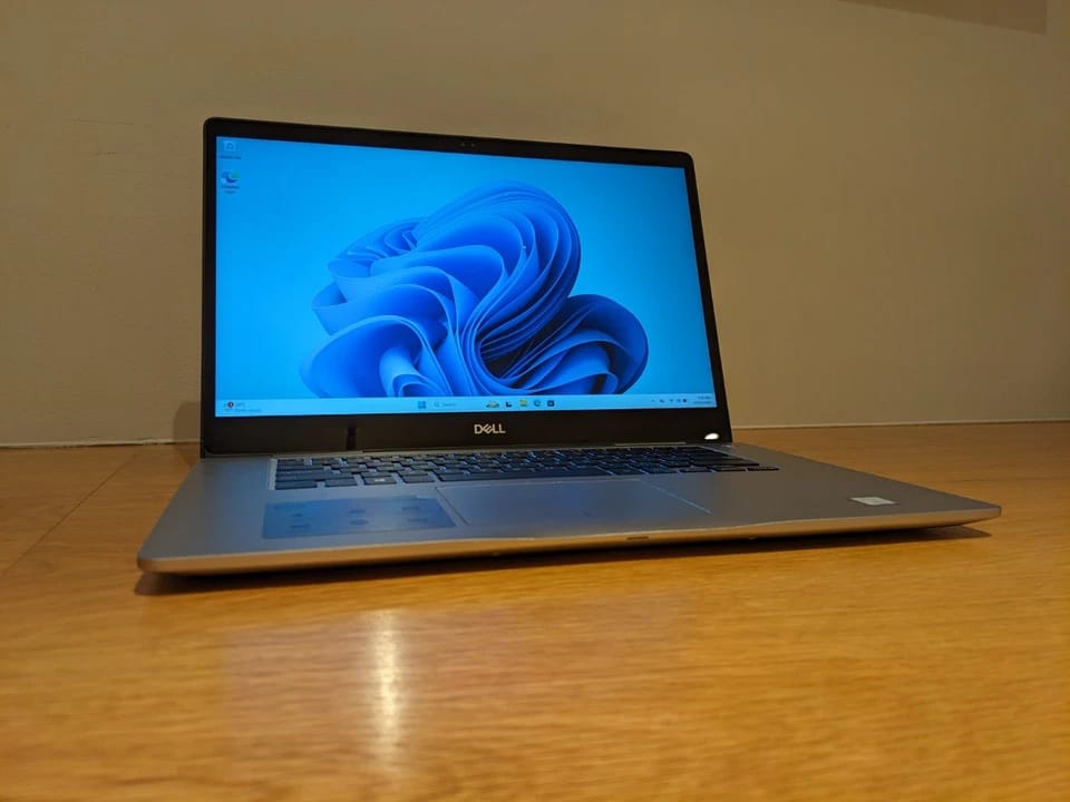 Dell Inspiron 7570 Computers