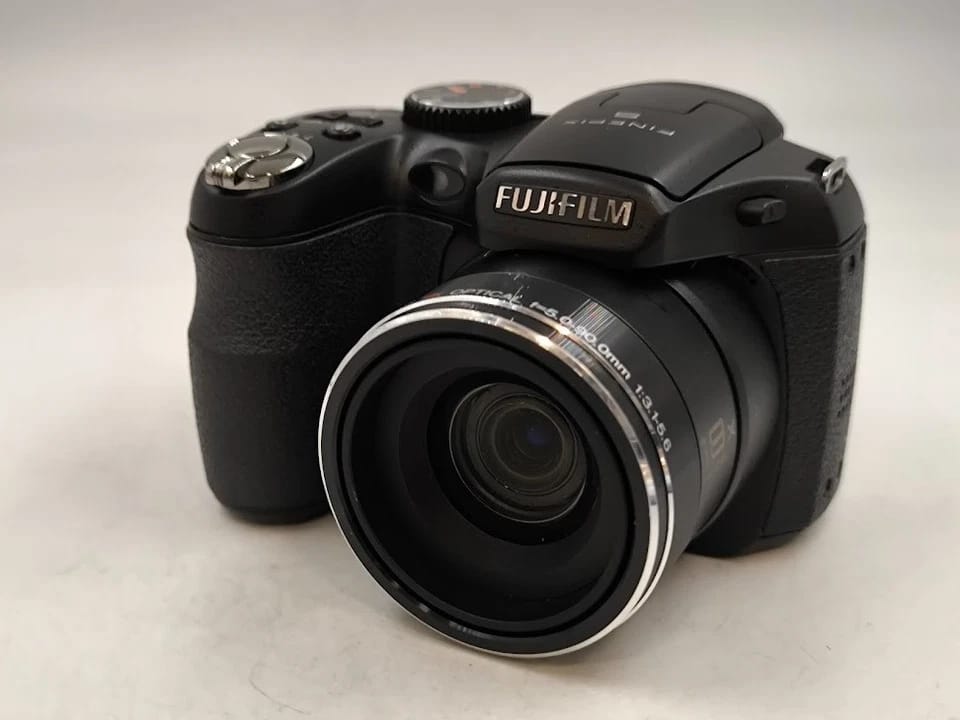 Fujifilm FinePix s1800 Digital Cameras Black New Body Only